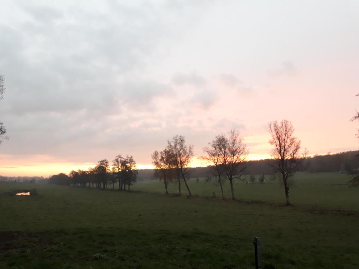 Les Arpents Verts Momignies Exteriör bild